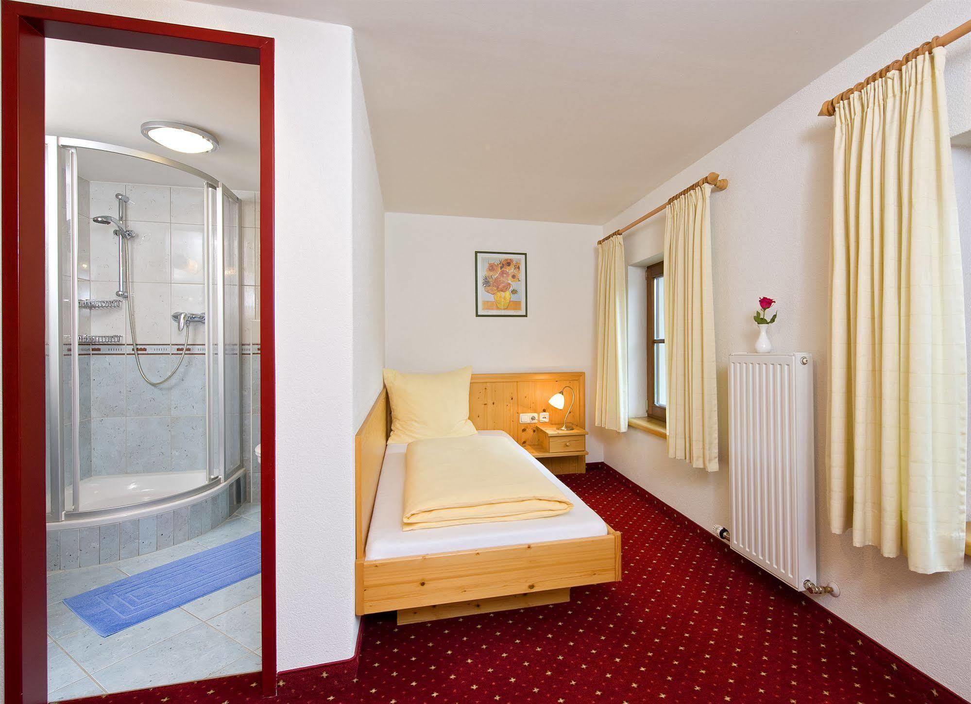 Hotel Reitlwirt Brixen im Thale Room photo